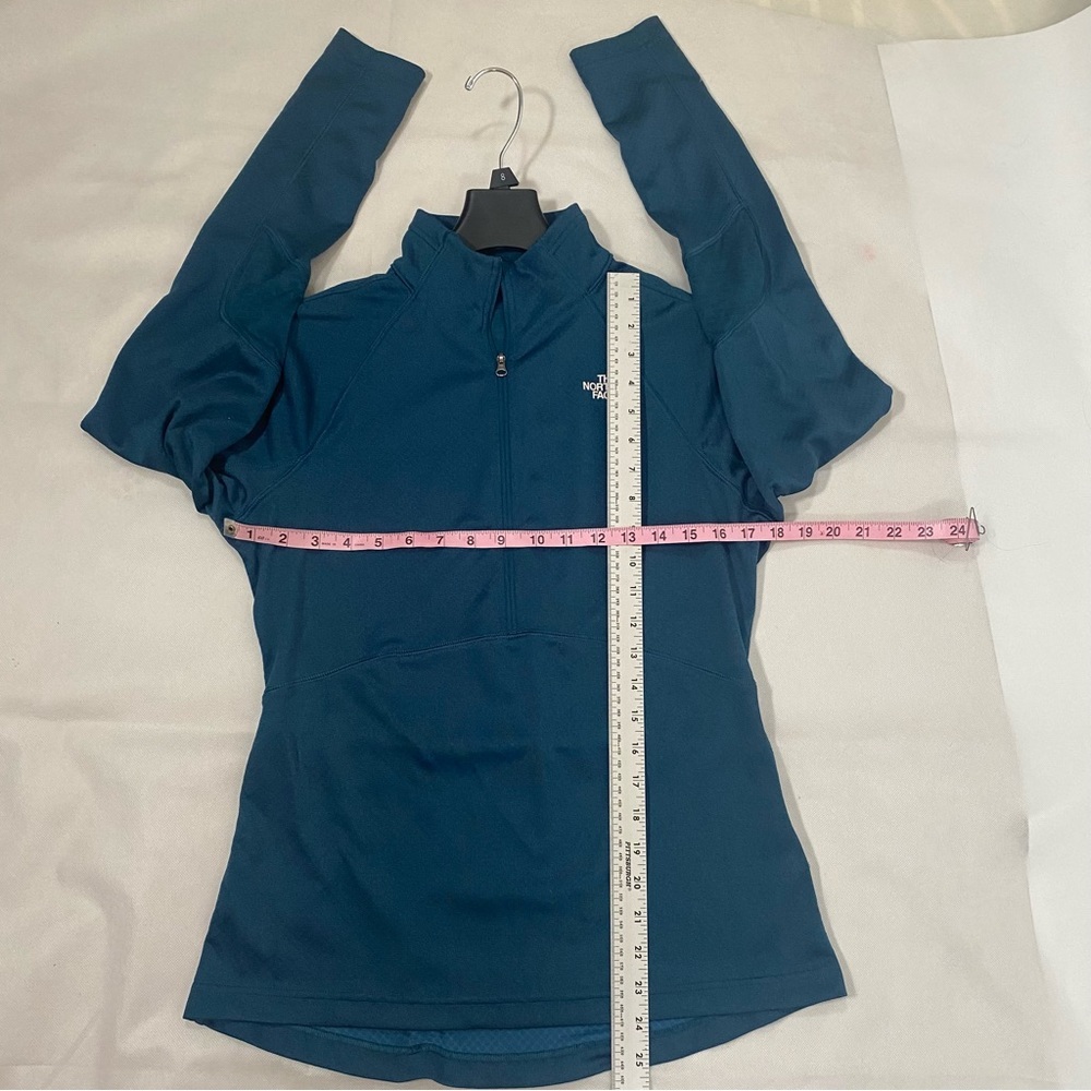 North Face 1/2 Zip Lightweight Pullover
Women's. Size M - Picture 5 of 8